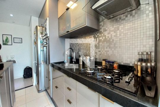Cozinha de apartamento para alugar com 2 quartos, 55m² em Vila Satúrnia, Campinas