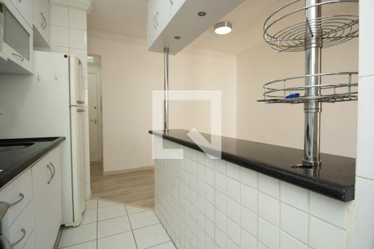 Cozinha, bancada e fruteira de apartamento à venda com 2 quartos, 55m² em Vila Olímpia, São Paulo
