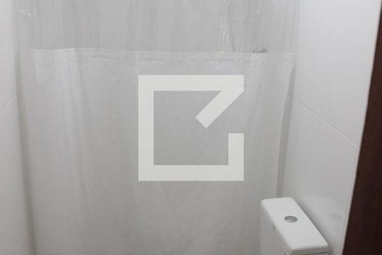 Banheiro de apartamento para alugar com 2 quartos, 45m² em Centro, São Vicente