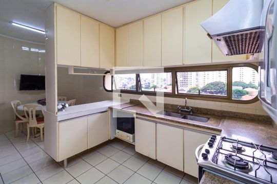 Cozinha de apartamento para alugar com 4 quartos, 238m² em Jardim Avelino, São Paulo