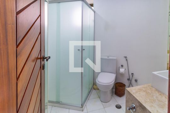 Banheiro da Suíte 1 de apartamento para alugar com 4 quartos, 238m² em Jardim Avelino, São Paulo