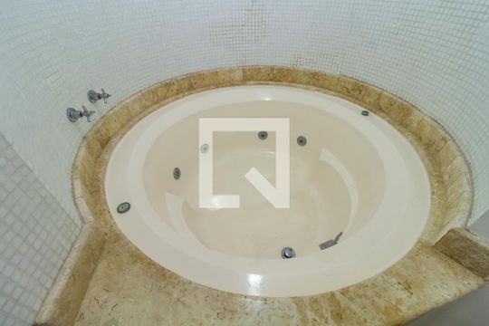 Banheiro da Suíte 1 de apartamento para alugar com 4 quartos, 238m² em Jardim Avelino, São Paulo