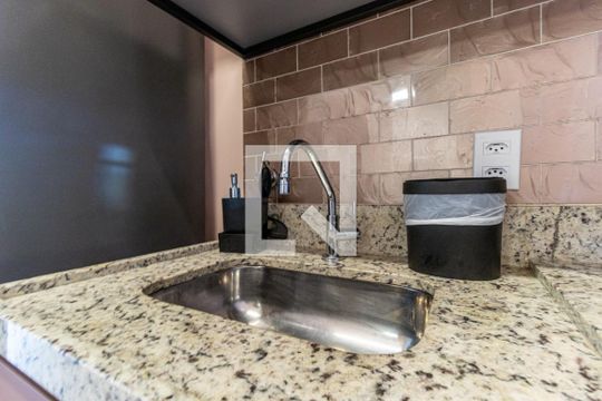 Cozinha de kitnet/studio para alugar com 1 quarto, 24m² em Campos Elíseos, São Paulo