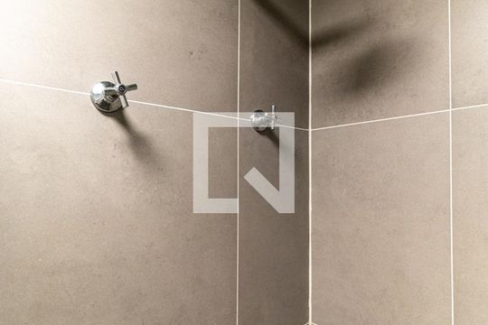 Banheiro de kitnet/studio para alugar com 1 quarto, 24m² em Campos Elíseos, São Paulo