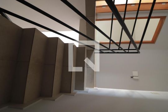 Escada de casa para alugar com 3 quartos, 115m² em Setor Leste Universitário, Goiânia
