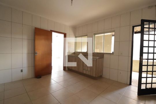Cozinha de casa para alugar com 3 quartos, 115m² em Setor Leste Universitário, Goiânia