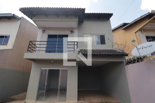 Fachada da casa de casa para alugar com 3 quartos, 115m² em Setor Leste Universitário, Goiânia