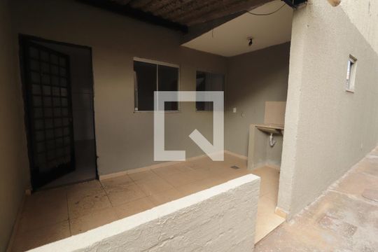 Área de Serviço de casa para alugar com 3 quartos, 115m² em Setor Leste Universitário, Goiânia