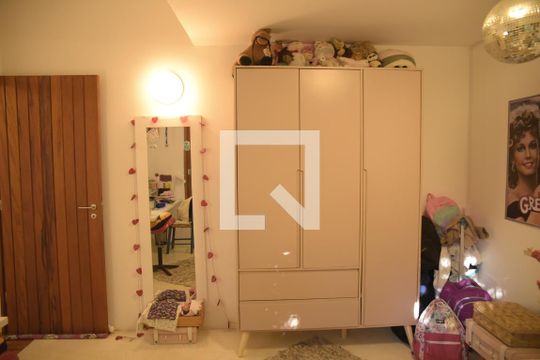 Quarto 2 de casa de condomínio para alugar com 3 quartos, 320m² em Jardim Colibri, Cotia