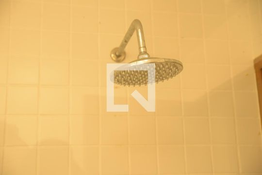 Banheiro da Suíte de casa de condomínio para alugar com 3 quartos, 320m² em Jardim Colibri, Cotia