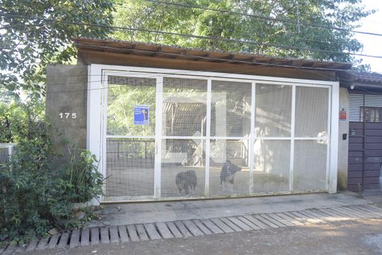 Fachada de casa de condomínio para alugar com 3 quartos, 320m² em Jardim Colibri, Cotia