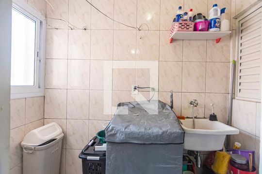 Área de Serviço de apartamento para alugar com 2 quartos, 55m² em Vila Pires, Santo André