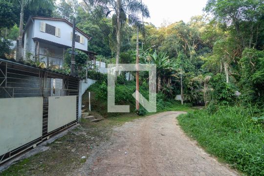 Vista da Rua de casa para alugar com 3 quartos, 1200m² em Chacaras Santa Maria, Embu das Artes