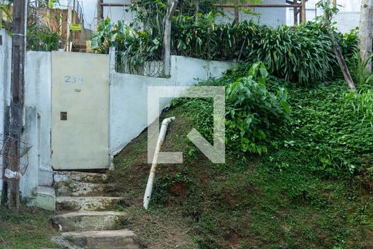 Fachada de casa para alugar com 3 quartos, 1200m² em Chacaras Santa Maria, Embu das Artes