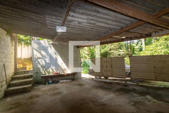 Garagem de casa para alugar com 3 quartos, 1200m² em Chacaras Santa Maria, Embu das Artes