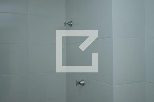 Banheiro de apartamento para alugar com 2 quartos, 48m² em Vila Curuçá, São Paulo