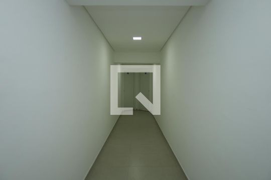 Corredor de apartamento para alugar com 2 quartos, 48m² em Vila Curuçá, São Paulo
