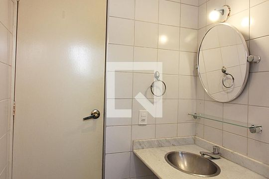 Banheiro Social de apartamento para alugar com 3 quartos, 130m² em Planalto, São Bernardo do Campo