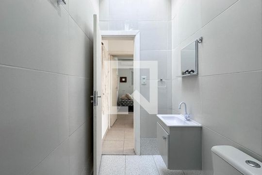 Banheiro de casa para alugar com 1 quarto, 35m² em Chácara Santo Antônio (zona Sul), São Paulo