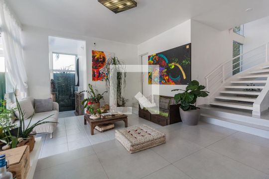 Área comum de kitnet/studio para alugar com 1 quarto, 25m² em Centro, Florianópolis
