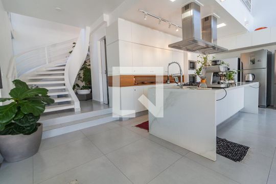 Área comum de kitnet/studio para alugar com 1 quarto, 25m² em Centro, Florianópolis
