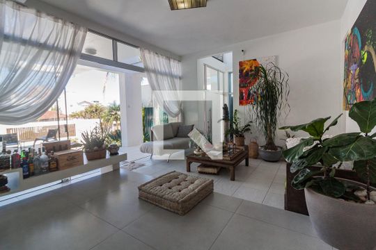 Área comum de kitnet/studio para alugar com 1 quarto, 25m² em Centro, Florianópolis