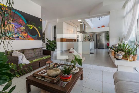 Área comum de kitnet/studio para alugar com 1 quarto, 25m² em Centro, Florianópolis