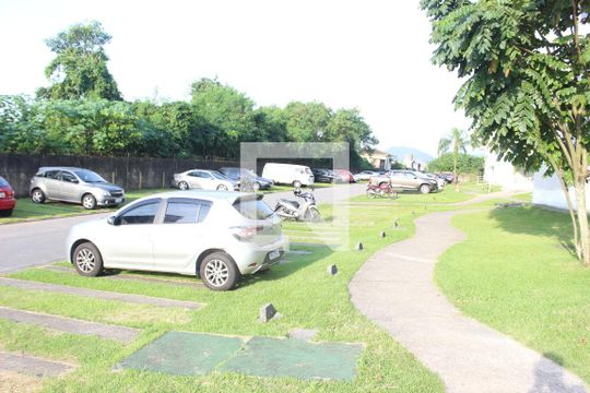 Garagem de apartamento para alugar com 2 quartos, 55m² em Parque Sao Vicente, São Vicente