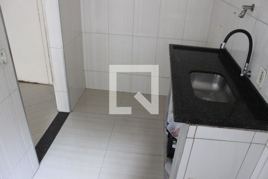 Cozinha de apartamento para alugar com 2 quartos, 55m² em Parque Sao Vicente, São Vicente