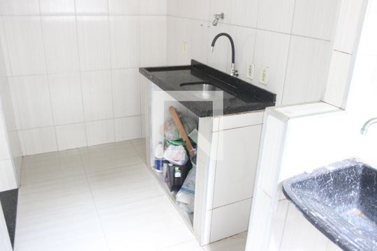 Cozinha de apartamento para alugar com 2 quartos, 55m² em Parque Sao Vicente, São Vicente