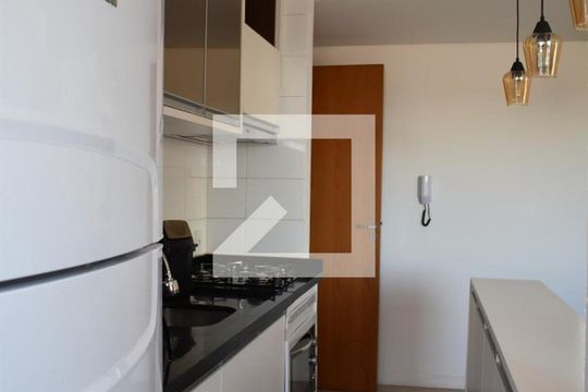 Cozinha de apartamento para alugar com 2 quartos, 48m² em Fazendinha, Curitiba