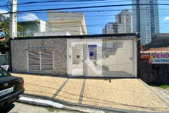 Fachada de casa para alugar com 2 quartos, 120m² em Vila Bertioga, São Paulo