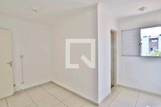 Quarto 2 de casa para alugar com 2 quartos, 120m² em Vila Bertioga, São Paulo