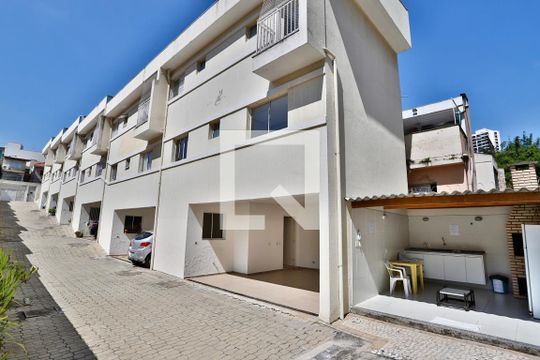 Área comum de casa para alugar com 2 quartos, 120m² em Vila Bertioga, São Paulo
