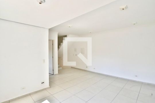 Sala de casa para alugar com 2 quartos, 120m² em Vila Bertioga, São Paulo