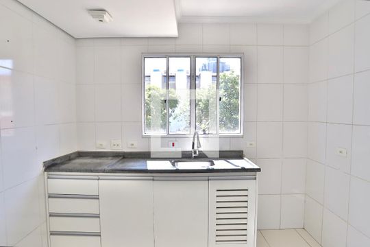 Cozinha de casa para alugar com 2 quartos, 120m² em Vila Bertioga, São Paulo