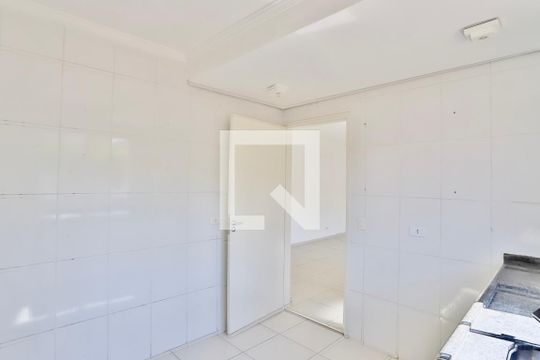 Cozinha de casa para alugar com 2 quartos, 120m² em Vila Bertioga, São Paulo
