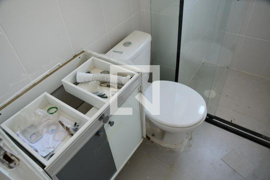 Banheiro de apartamento para alugar com 2 quartos, 59m² em Jardim da Gloria, Cotia