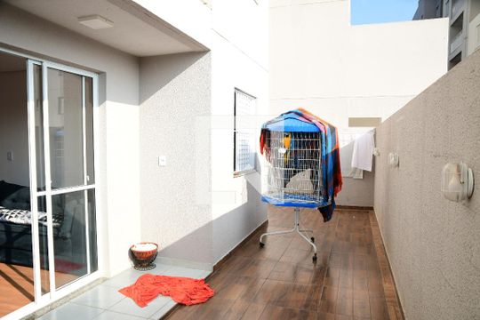 Quintal de apartamento para alugar com 2 quartos, 72m² em Jardim Pioneiro, Cotia