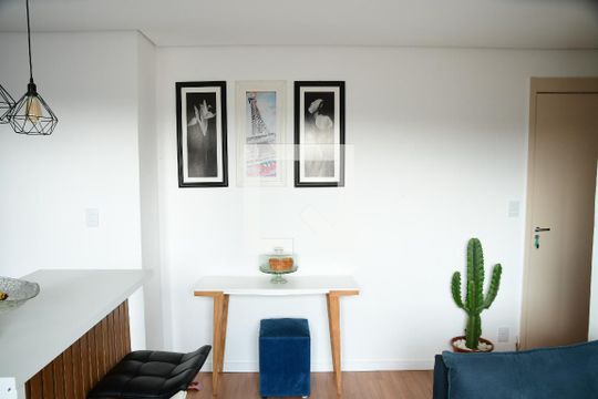 Sala de apartamento para alugar com 2 quartos, 72m² em Jardim Pioneiro, Cotia