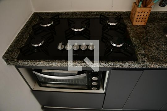 Cozinha de apartamento para alugar com 2 quartos, 72m² em Jardim Pioneiro, Cotia