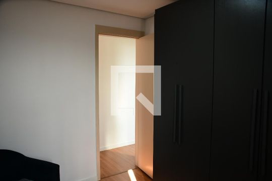 Quarto de apartamento para alugar com 2 quartos, 72m² em Jardim Pioneiro, Cotia