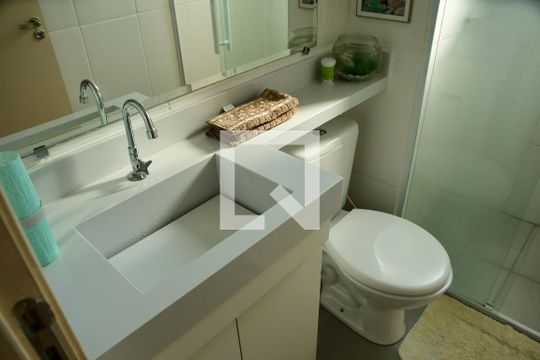 Banheiro de apartamento para alugar com 2 quartos, 72m² em Jardim Pioneiro, Cotia
