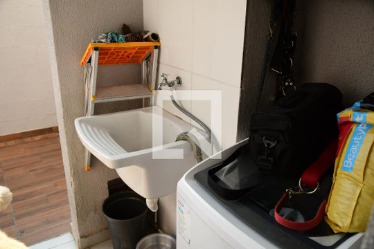 Área de Serviço de apartamento para alugar com 2 quartos, 72m² em Jardim Pioneiro, Cotia