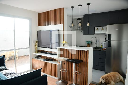 Sala de apartamento para alugar com 2 quartos, 72m² em Jardim Pioneiro, Cotia
