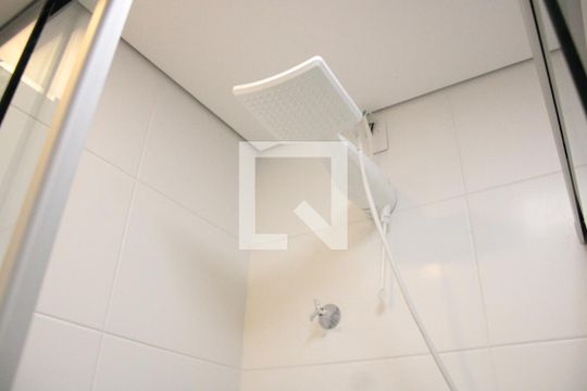Banheiro de kitnet/studio para alugar com 1 quarto, 25m² em Butantã, São Paulo