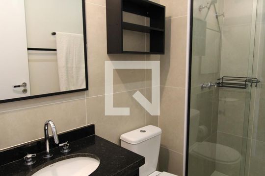 Banheiro de kitnet/studio para alugar com 1 quarto, 31m² em Indianópolis, São Paulo