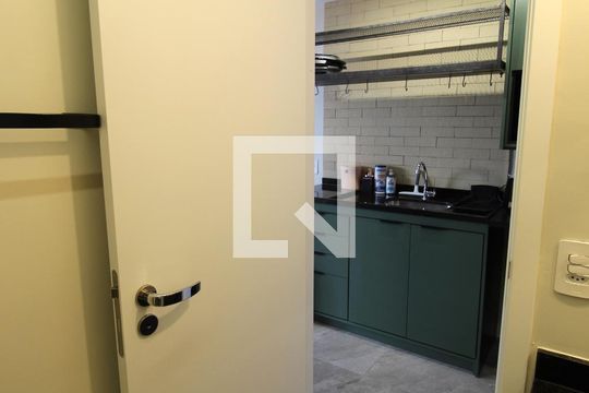 Banheiro de kitnet/studio para alugar com 1 quarto, 31m² em Indianópolis, São Paulo