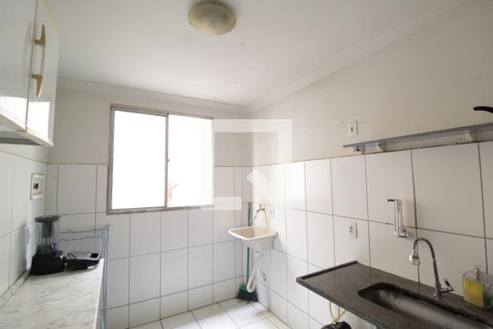 Cozinha de apartamento para alugar com 3 quartos, 54m² em Brasil, Uberlândia