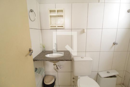 Banheiro do Quarto 1 de apartamento para alugar com 3 quartos, 54m² em Brasil, Uberlândia